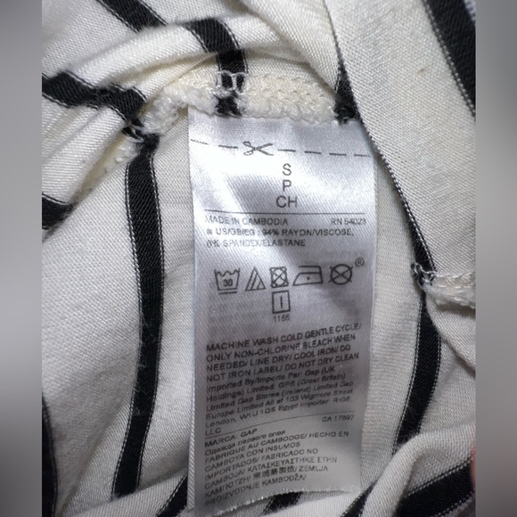 Gap Striped Black and White Long Sleeve Shirt - Picture 7 of 7